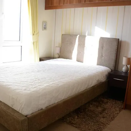 Modern 3 Bedroom House Near The Sea *