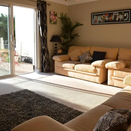 Ferienhaus Modern 3 Bedroom House Near The Sea *